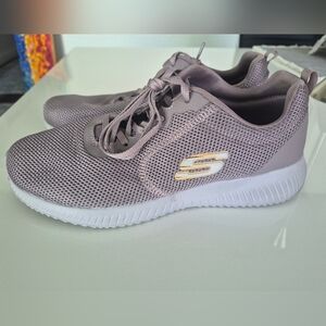 Skechers Women's Light Mauve Mesh Sneakers. EUC. Size 10